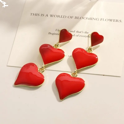 Aretes triple corazón esmaltados, Bafy joyeria.